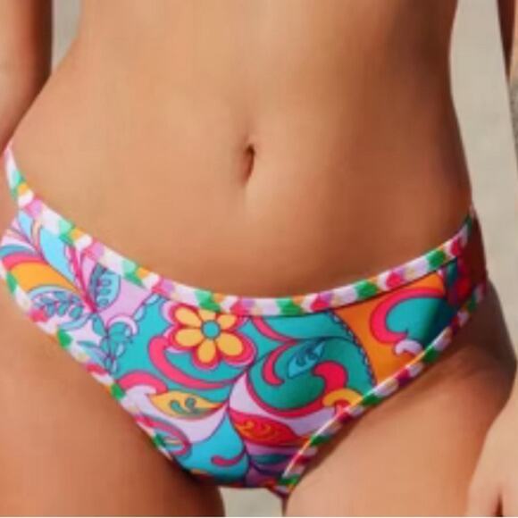 Woman’s Cupshe Women's Boho Wavy Cutout Bikini Bottoms - Picture 8 of 9